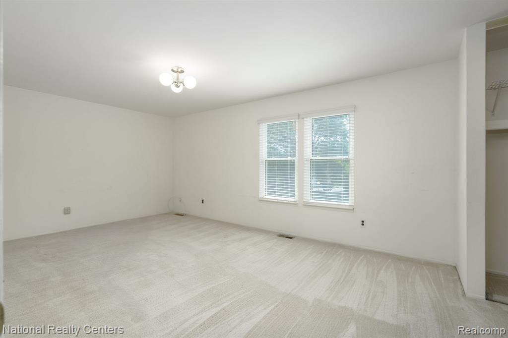 5459 N Piccadilly, West Bloomfield, MI — Photo 37