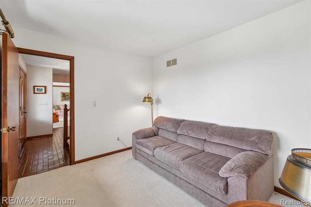 555 Crawford Farm Lane, Milford, MI 48380 — Photo 22