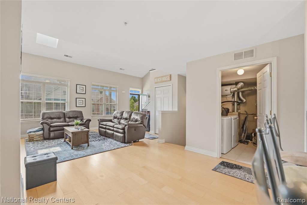 128 Sandy Lane, Walled Lake, MI 48390 — Photo 28