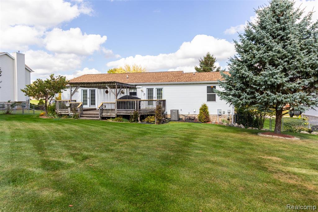 11270 Linda Kay, Goodrich Vlg, MI — Photo 40