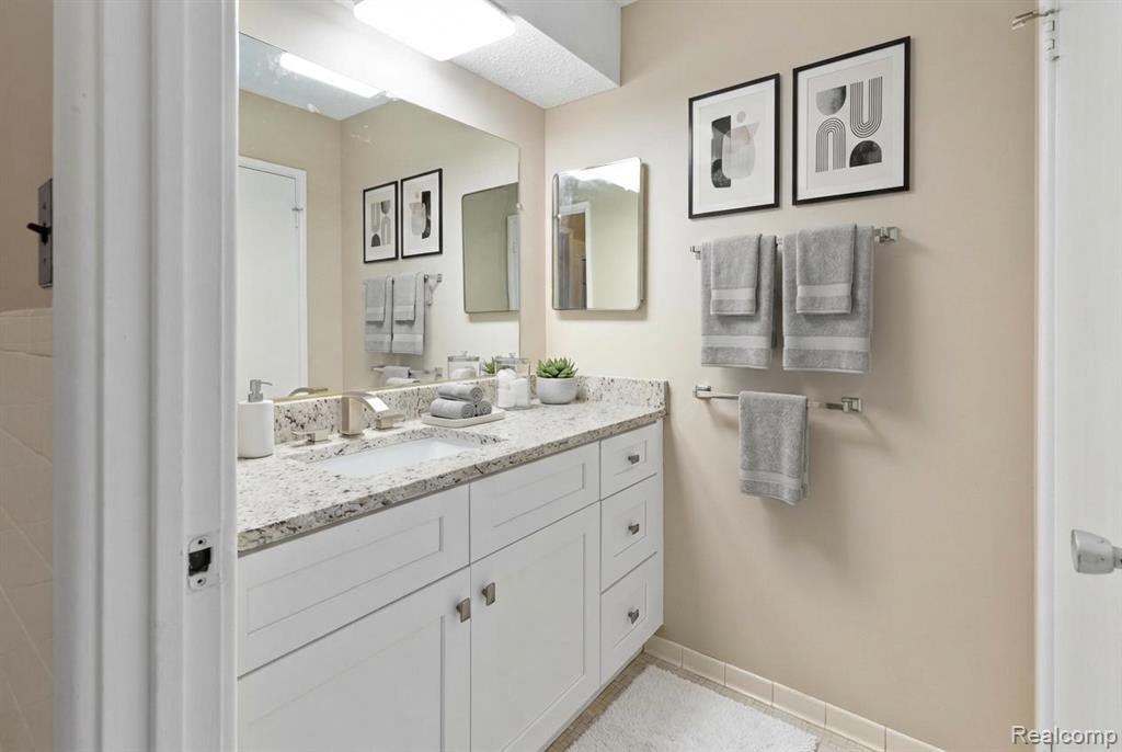 89 E EDSEL FORD FWY, Detroit, MI, 48202