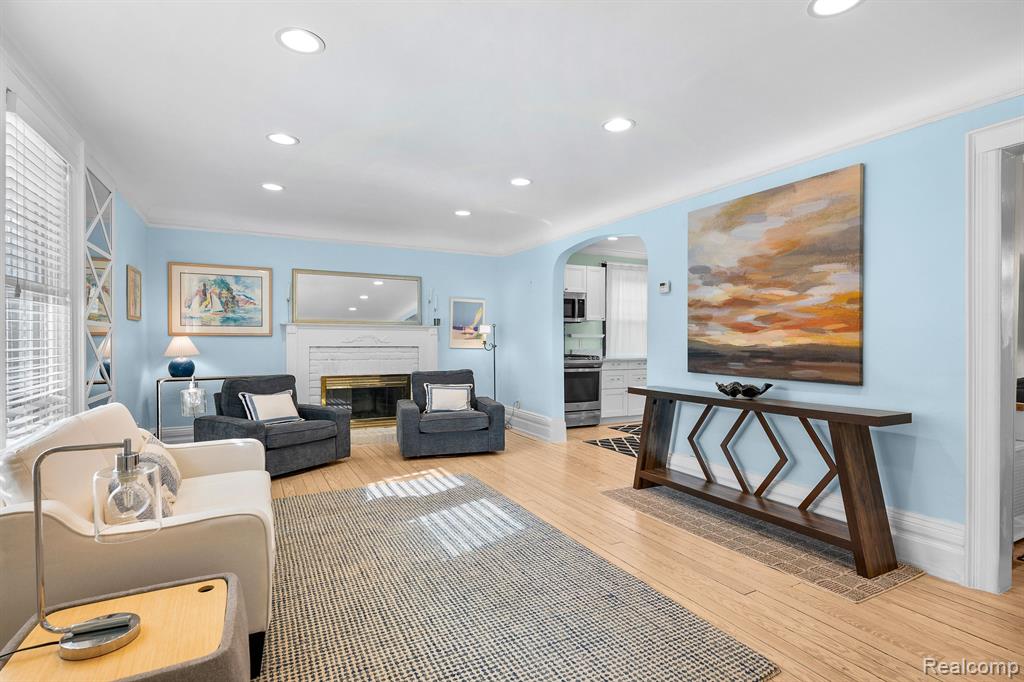 397 KERCHEVAL Avenue, Grosse Pointe Farms, MI 48236 — Photo 17