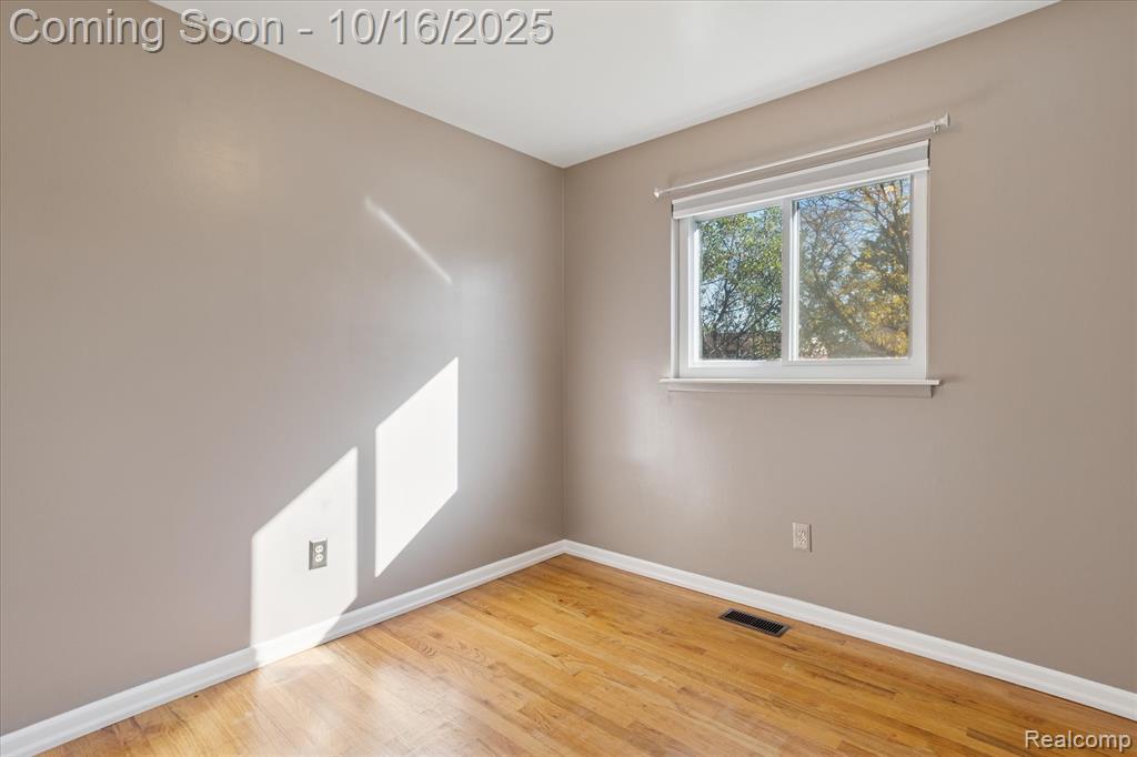 6439 Huntleigh Street, Garden City, MI — Photo 26