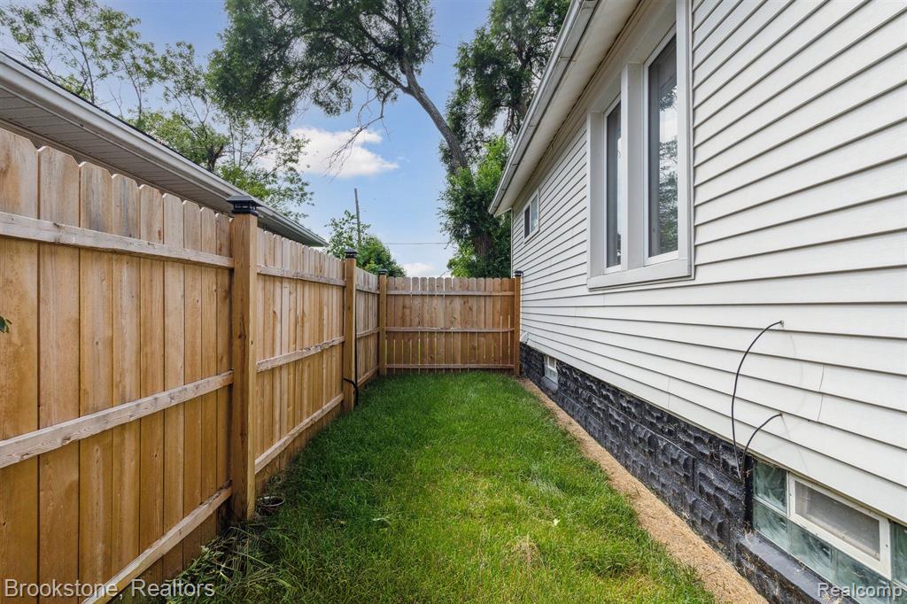 944 MELROSE Street, Pontiac, MI 48340 — Photo 34