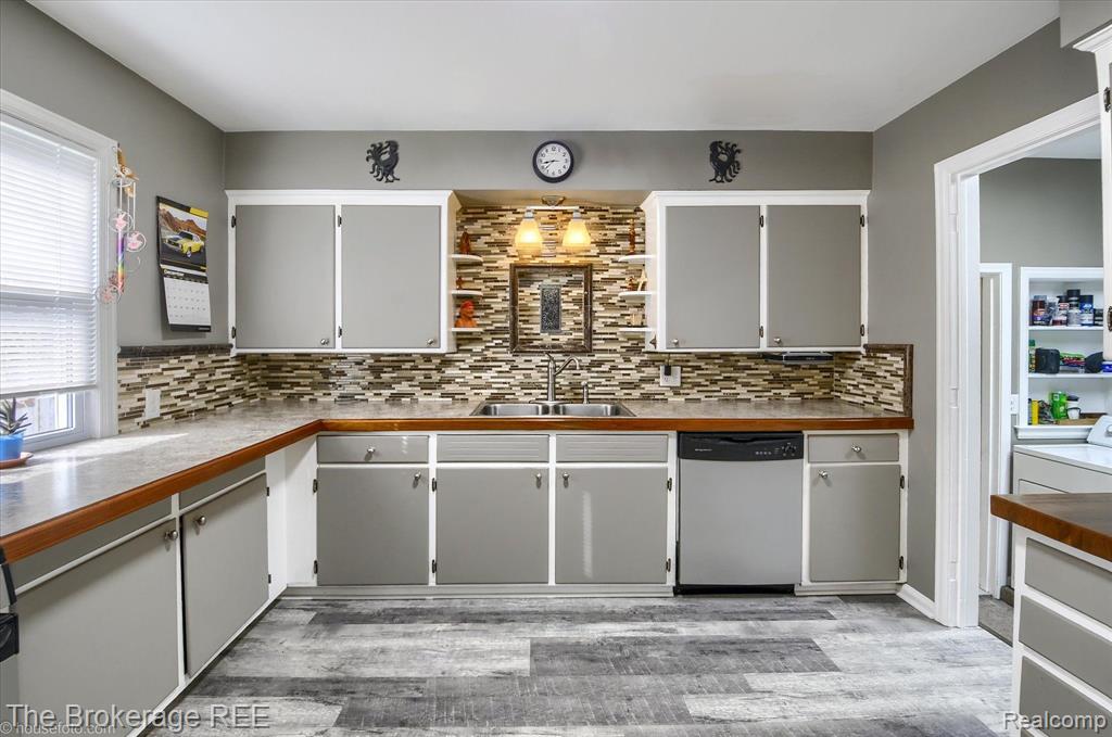 4052 COOK Road, Swartz Creek, MI 48473 — Photo 13
