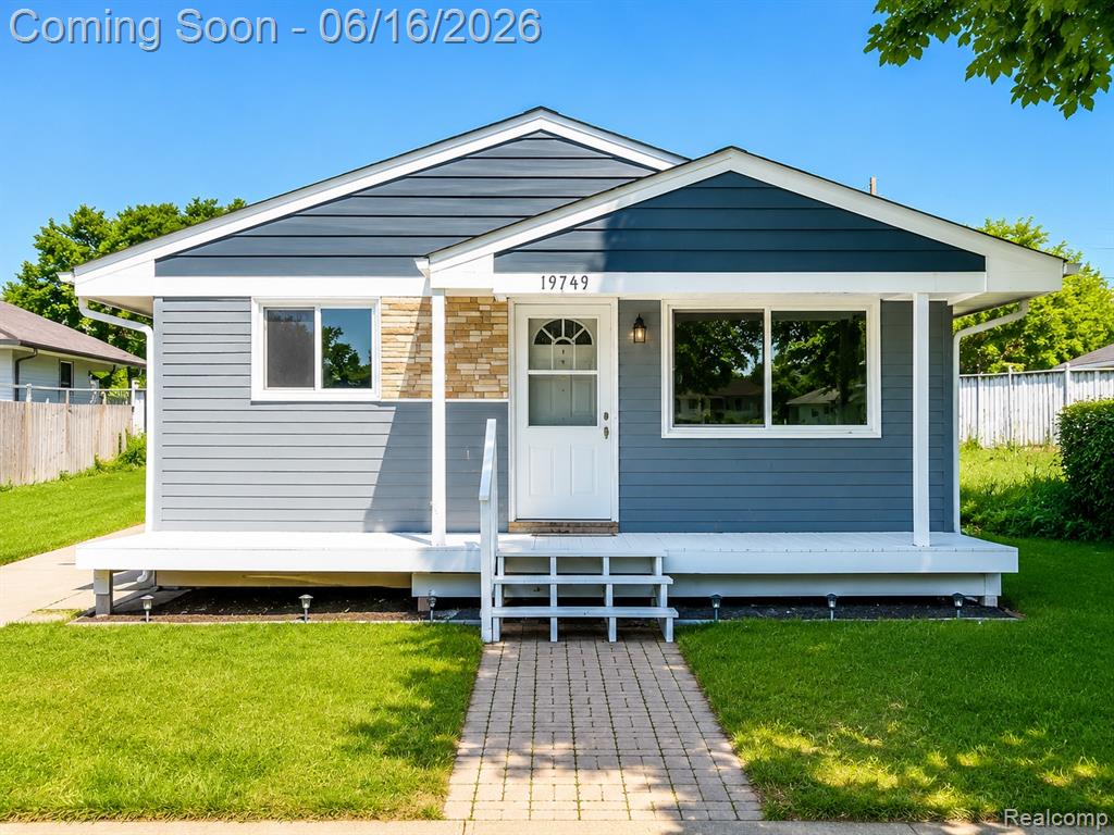 19749 Broadacres Street, Clinton Twp, MI 48035