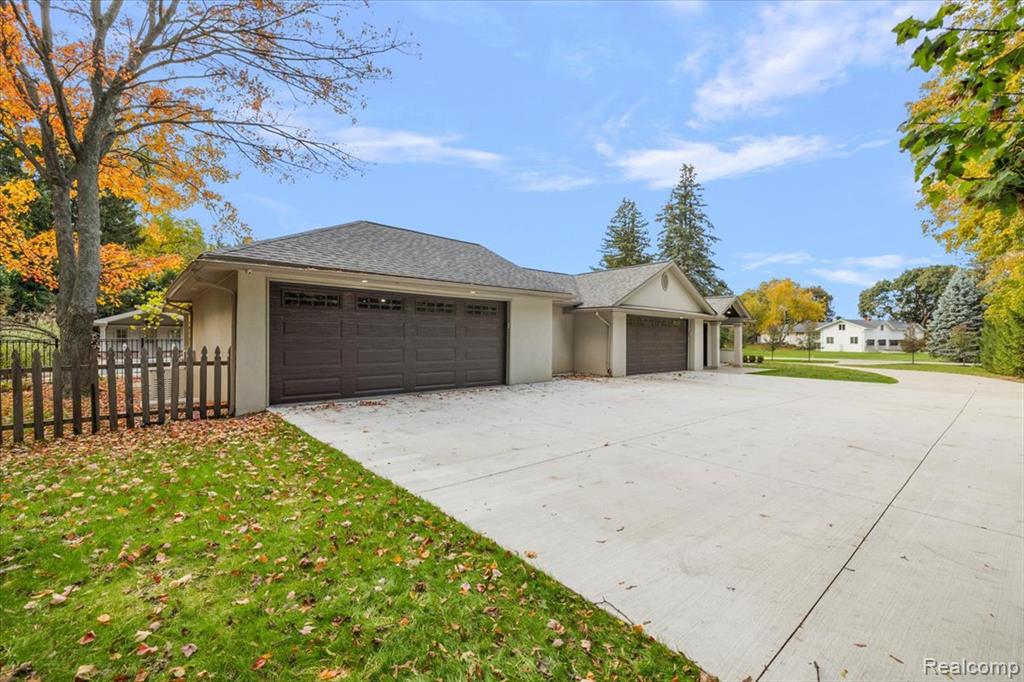 5741 Snowshoe Circle, Bloomfield Hills, MI 48301 — Photo 69