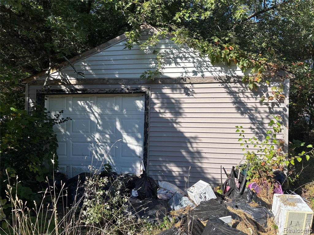 7647 Greenview Avenue, Detroit, MI 48228 — Photo 5