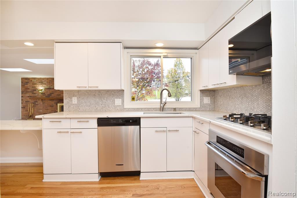 684 Wilshire Drive, Bloomfield Hills, MI 48302 — Photo 12