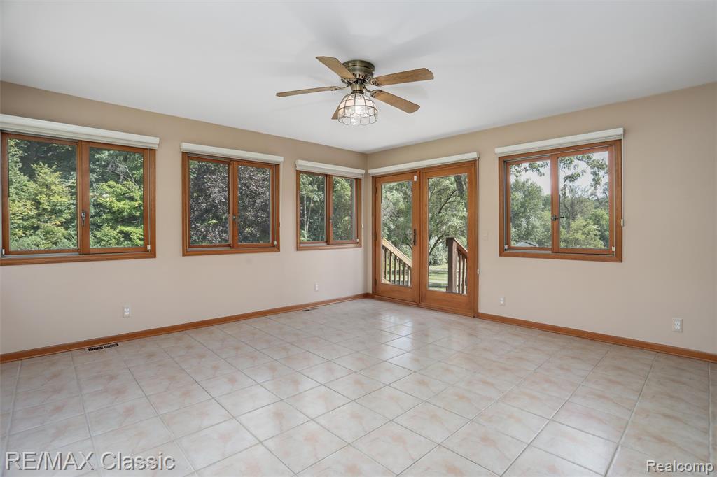 4150 Heatherwood Drive, Commerce Twp, MI 48382 — Photo 16