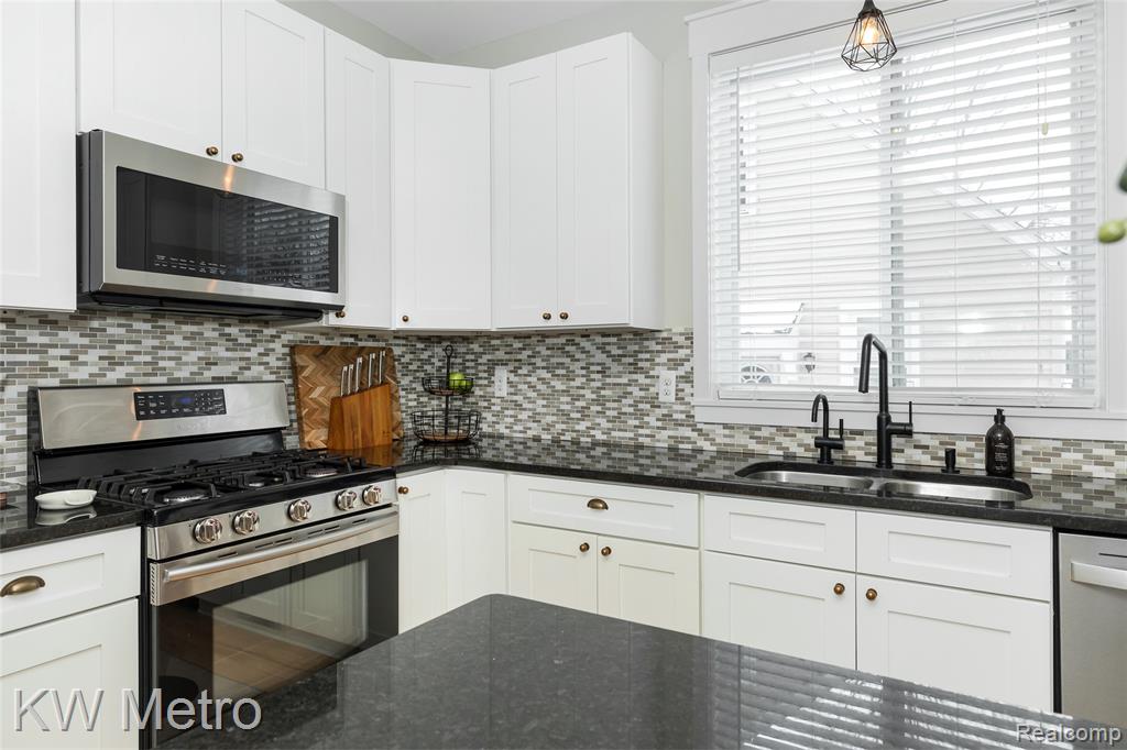 4095 Thomas Avenue, Berkley, MI 48072 — Photo 10