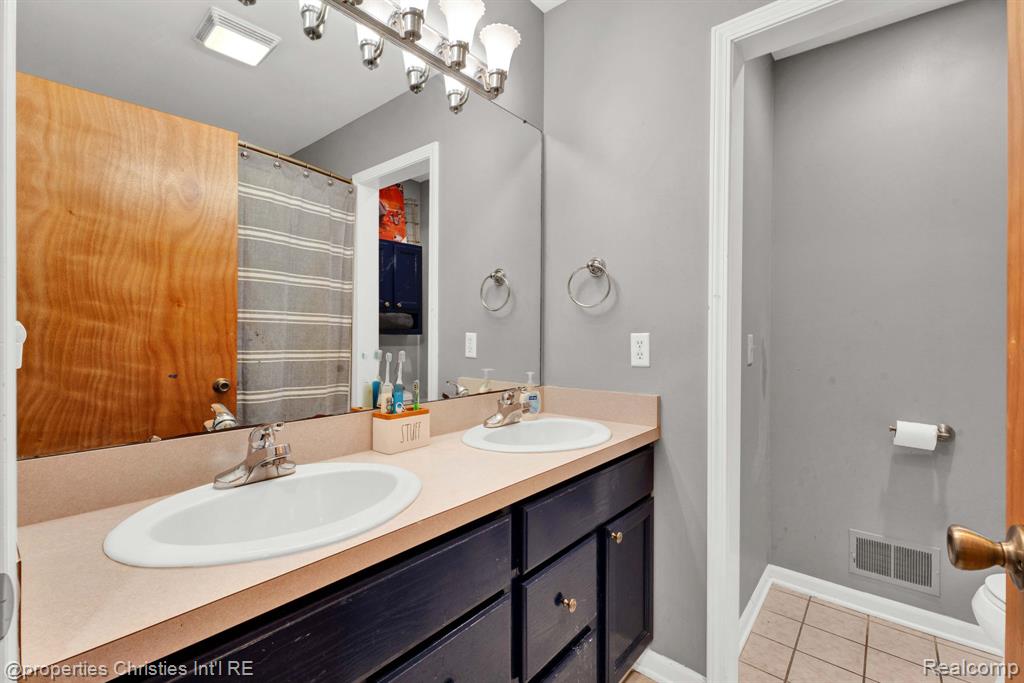 8410 S Shore Drive, Clarkston, MI 48348 — Photo 22