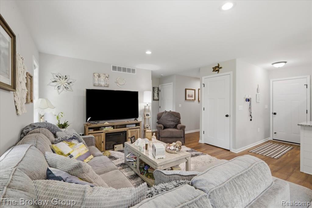 9510 Orchard Lake Drive, Davison, MI 48423 — Photo 9