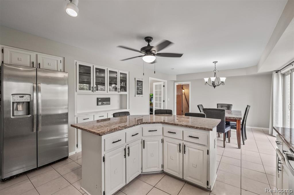 4041 TWIN LAKES Court, Shelby Twp, MI 48316 — Photo 14
