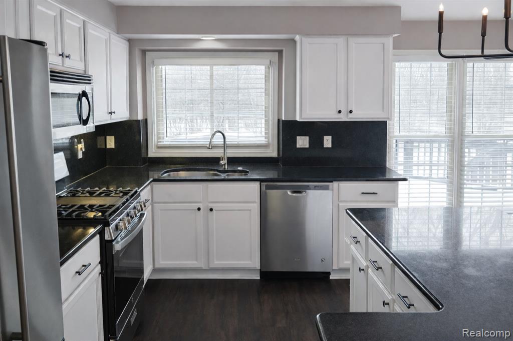 47497 Fox Run Drive, Canton, MI 48187 — Photo 25