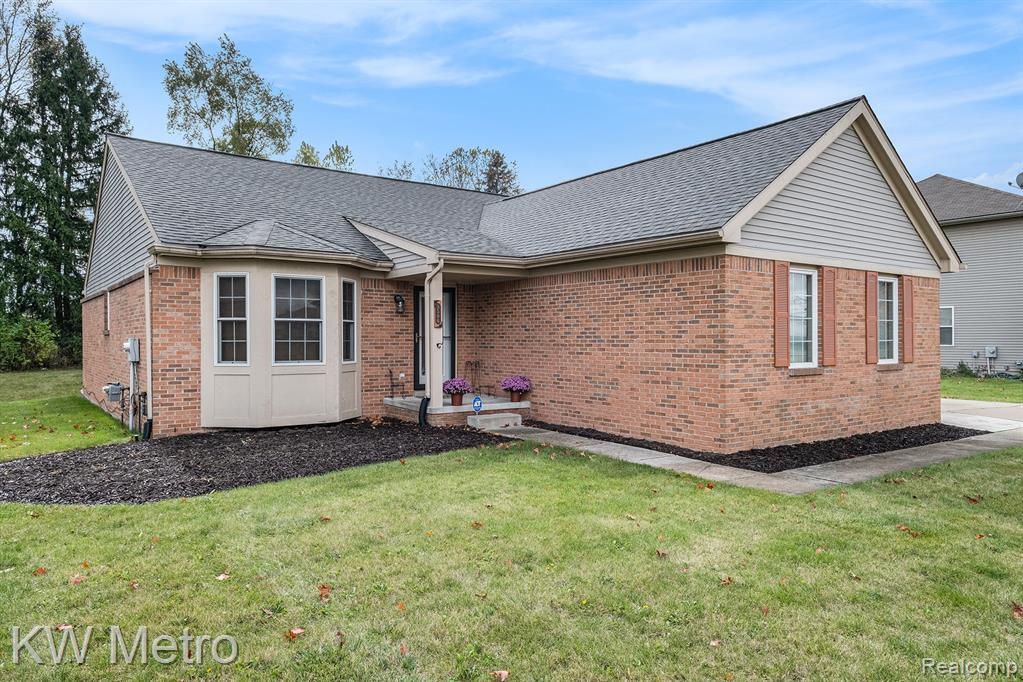 5506 Still Meadow Lane, Grand Blanc, MI 48439 — front exterior