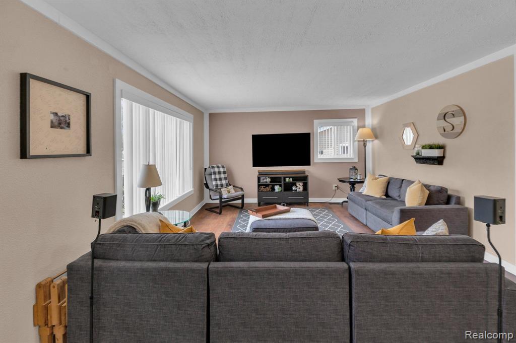 8866 JANIS Street, Utica, MI 48317 — Photo 2