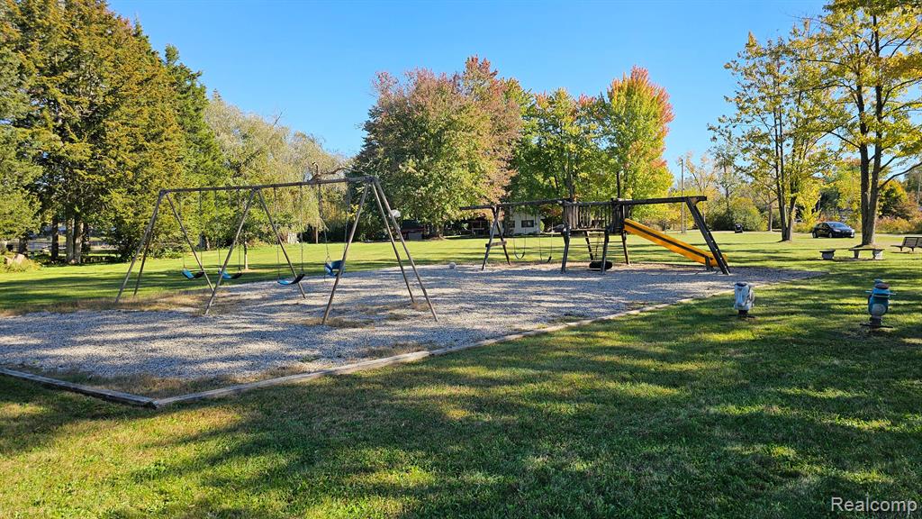 9940 BLUEWATER Drive, Pinckney, MI 48169 — Photo 12