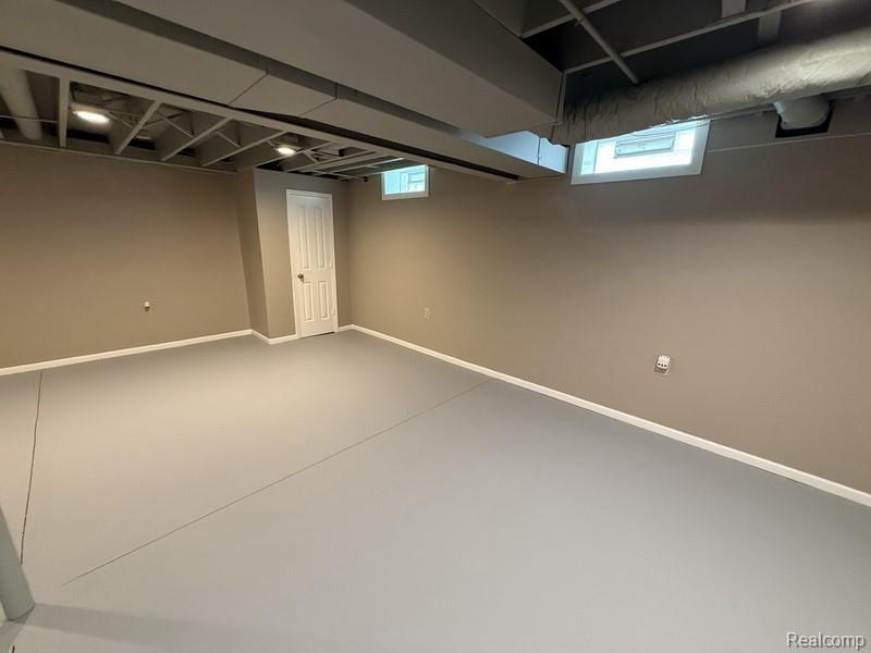 8303 Lenore Street, Dearborn Heights, MI 48127 — Photo 16