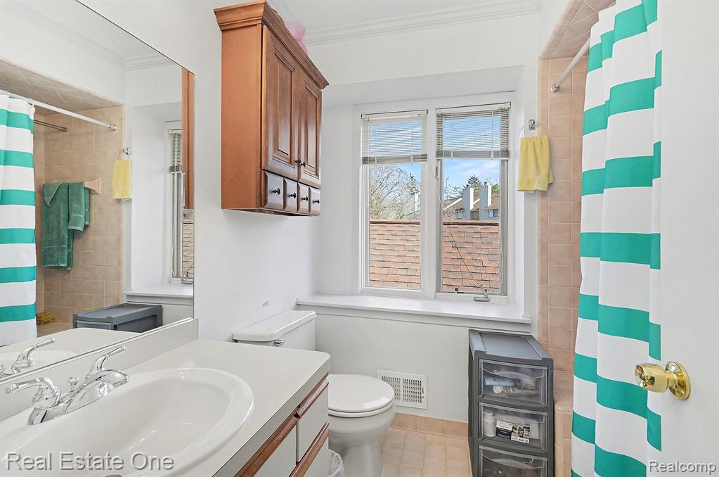 5505 Walnut Circle W, West Bloomfield, MI — Photo 19