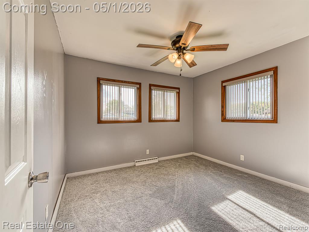 18338 Olmstead, Riverview, MI 48193 — Photo 17