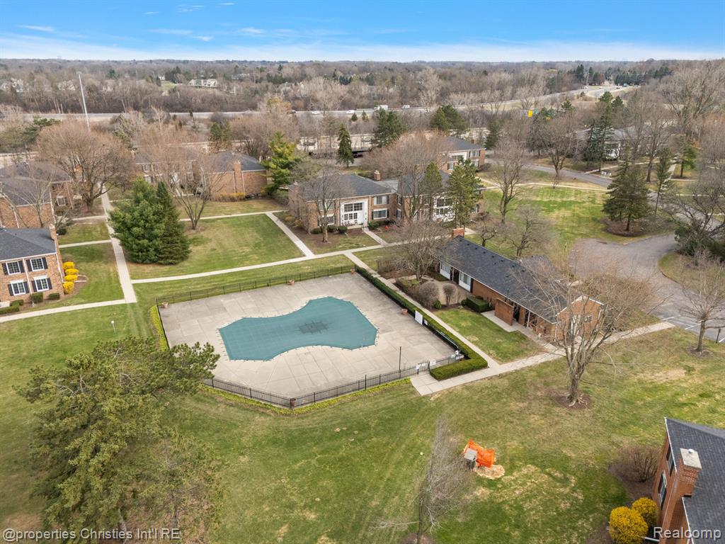 636 E FOX HILLS Drive, Bloomfield Hills, MI 48304 — Photo 30