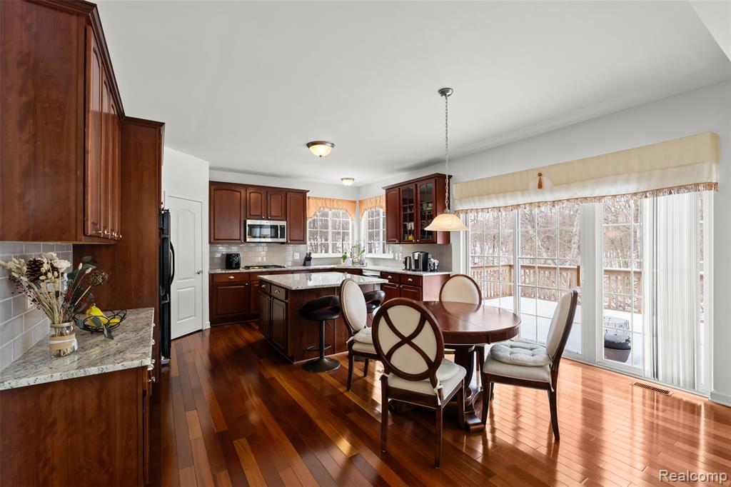 49681 S Glacier, Northville, MI 48168 — Photo 16
