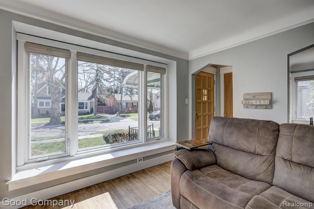 809 MEADOWDALE Street, Ferndale, MI 48220 — Photo 7