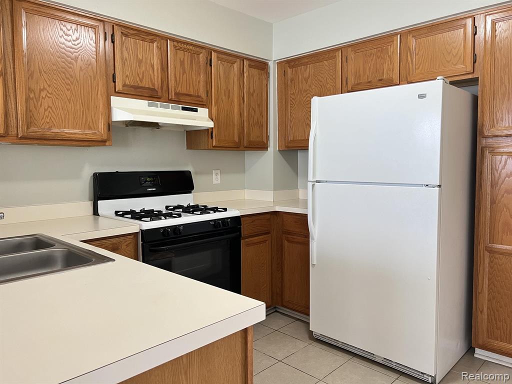 43588 Yorkville Drive, Canton, MI 48188 — Photo 3
