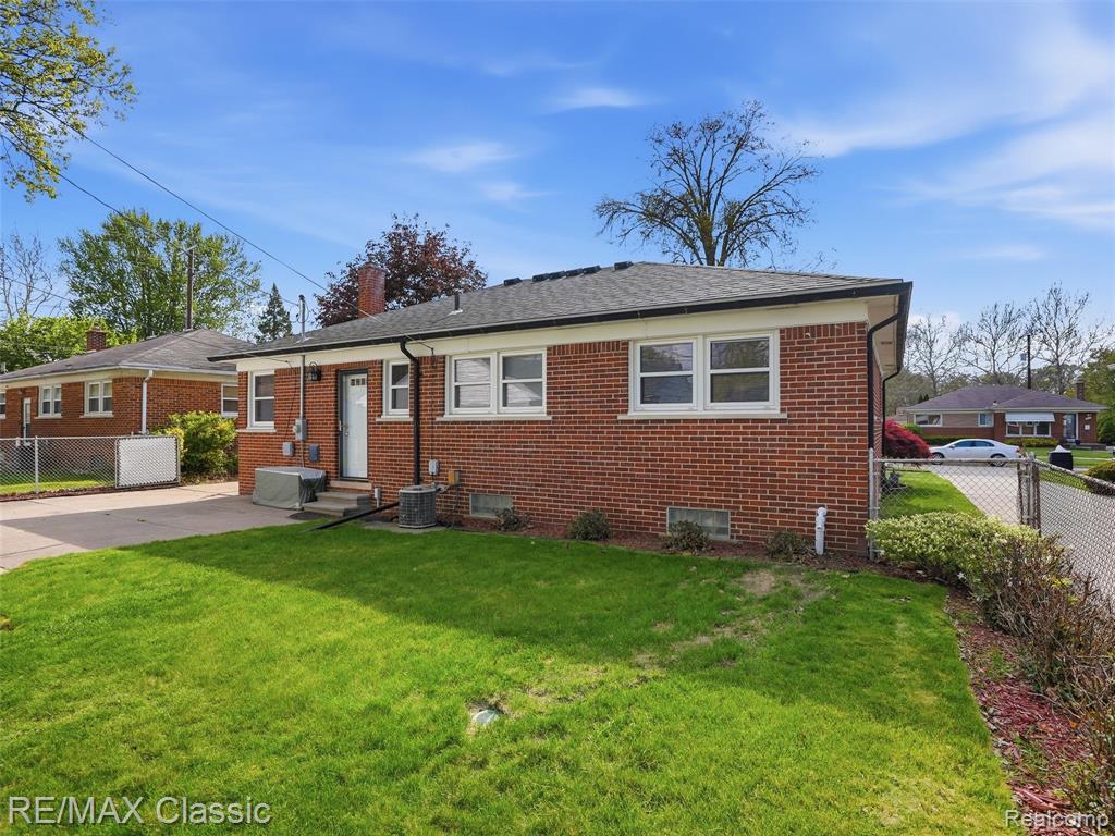 9116 Tecumseh Avenue, Redford, MI 48239 — Photo 48