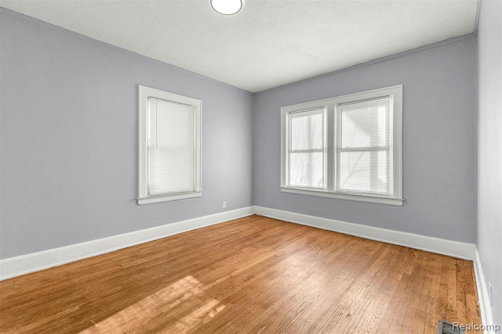 2015 Gladstone Street, Detroit, MI 48206 — Photo 9