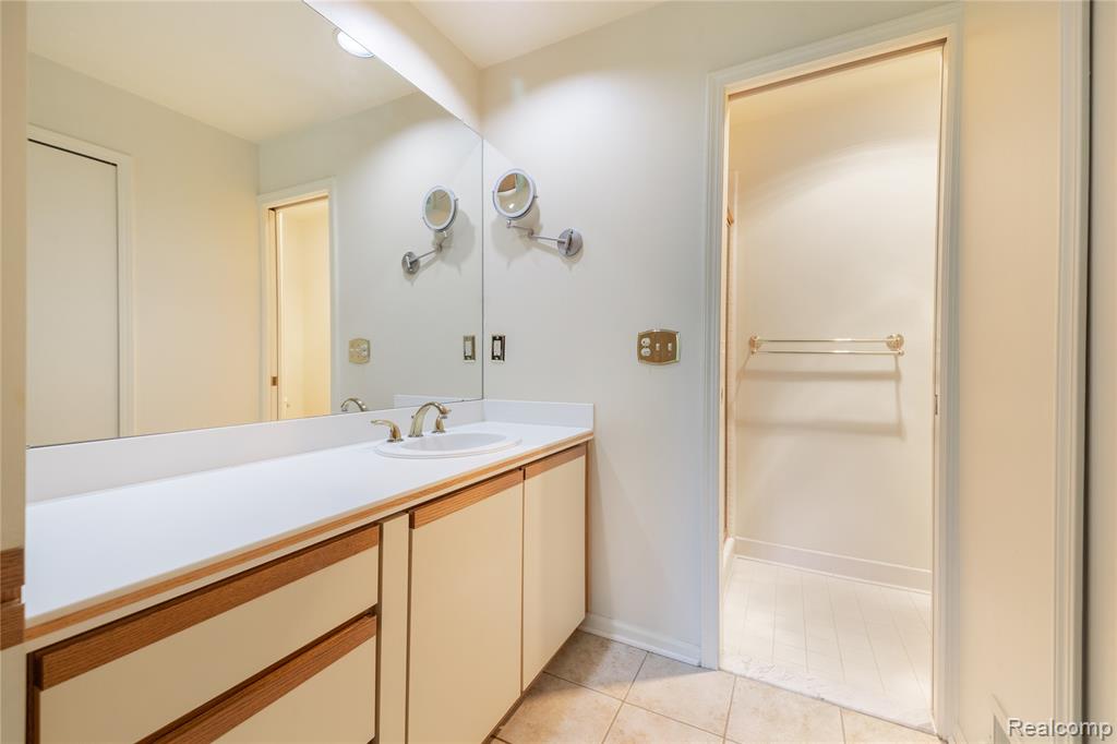 9830 Hawthorne Glen Drive, Grosse Ile, MI 48138 — Photo 28