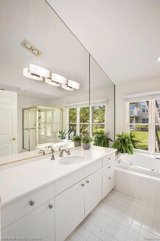 7529 DANBURY Drive, West Bloomfield, MI — Photo 12