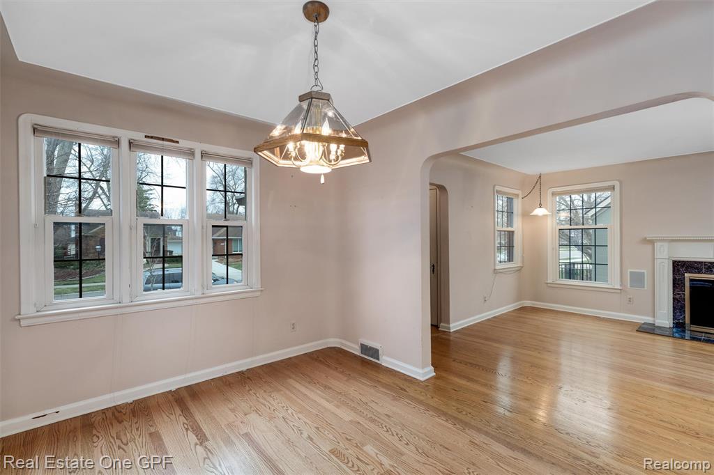 1488 Roslyn Road, Grosse Pointe Woods, MI 48236 — Photo 6