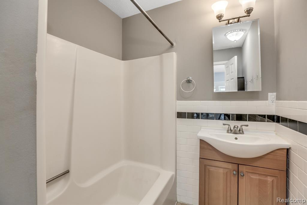 131 BALL Street, Ortonville, MI 48462 — Photo 11