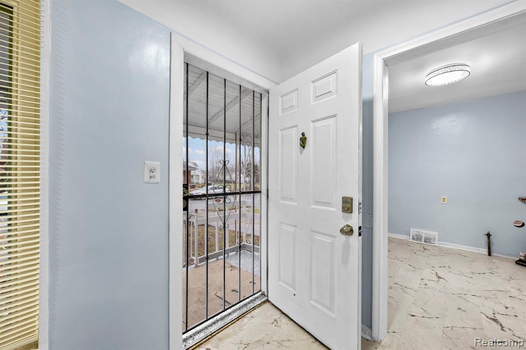 6485 Rosemont Avenue, Detroit, MI 48228 — Photo 8