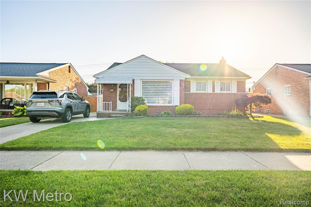 8487 Salem Lane, Dearborn Heights, MI 48127 — front exterior