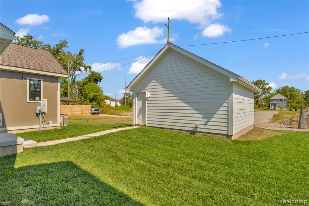 1746 Fischer Street, Detroit, MI 48214 — Photo 23