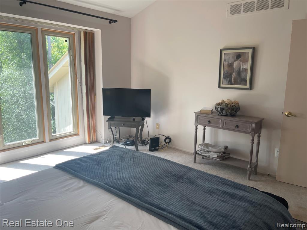 5521 WALNUT Circle W, West Bloomfield, MI — Photo 21
