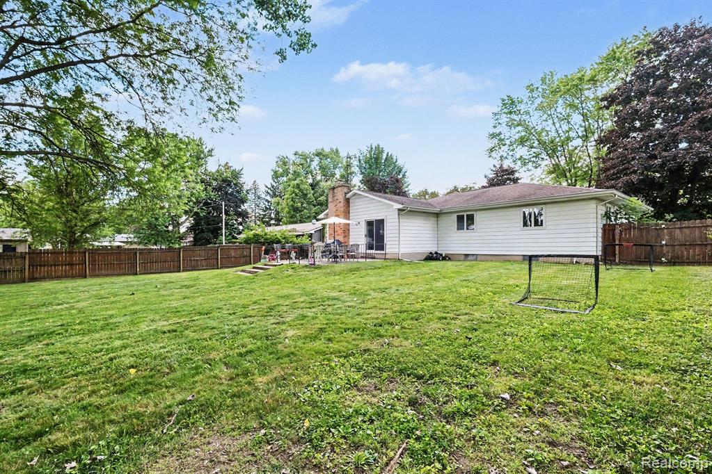 5449 S Genesee Road, Grand Blanc, MI 48439 — Photo 18