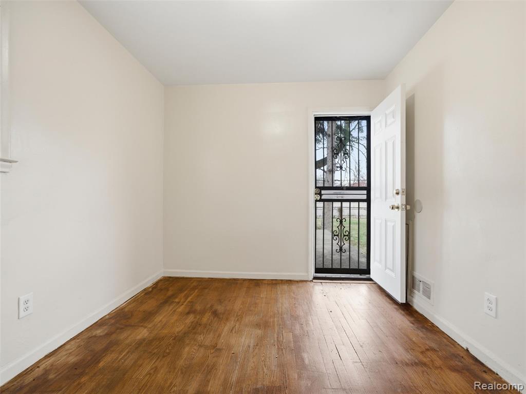 20271 Grandville Avenue, Detroit, MI 48219 — Photo 11