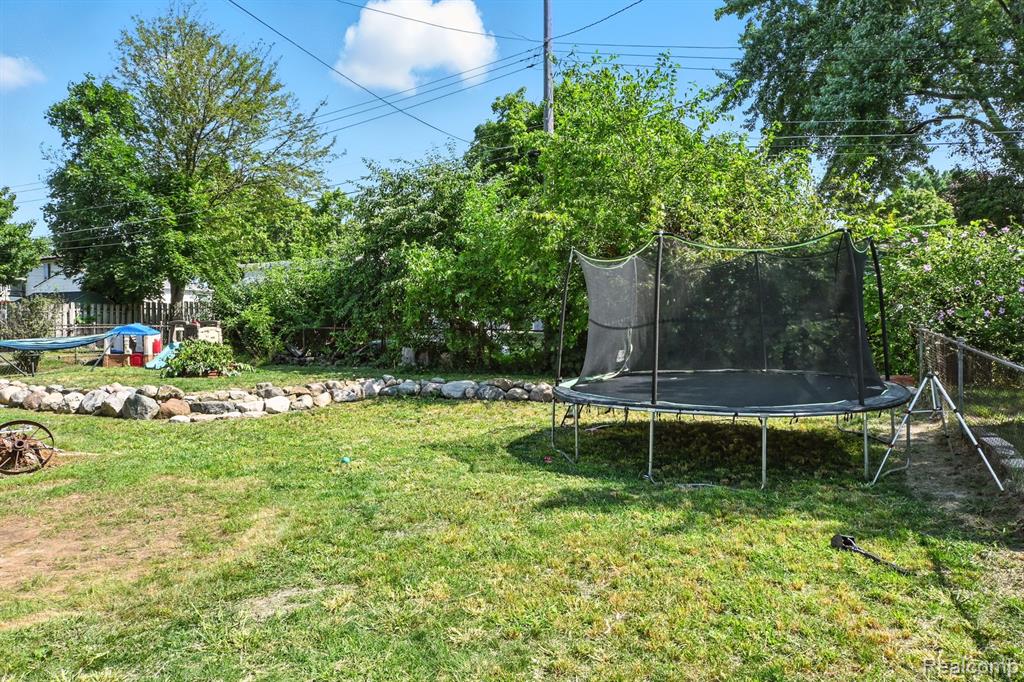 800 Birdsong Drive, Milford, MI 48381 — Photo 3