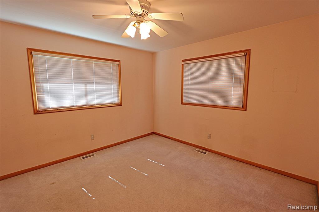 6964 Norborne Avenue, Dearborn Heights, MI 48127 — Photo 32