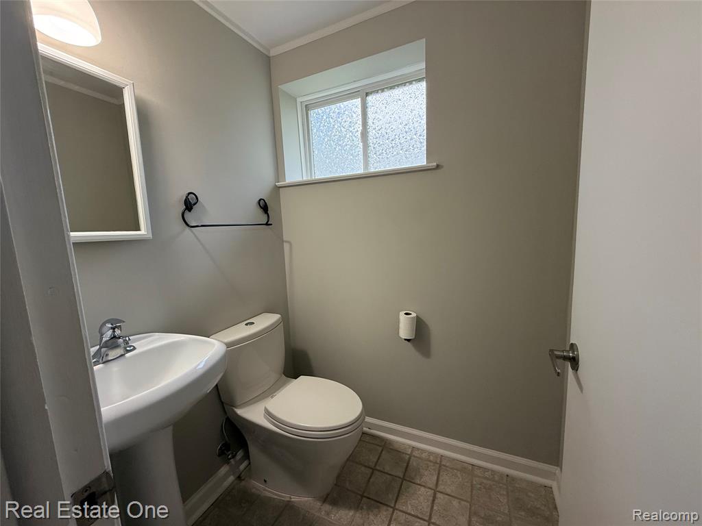 303 N Hill Circle, Rochester, MI 48307 — Photo 11