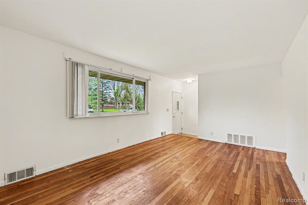 3688 Breaker Street, Waterford, MI 48329 — Photo 10