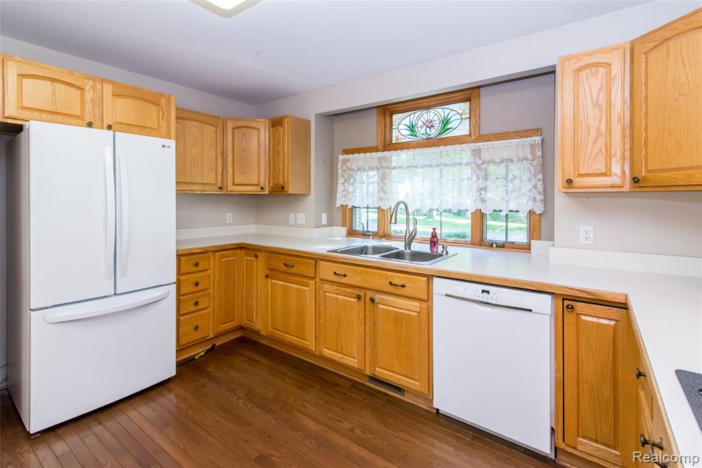 840 Heatheridge Court, Brighton, MI 48116 — Photo 10