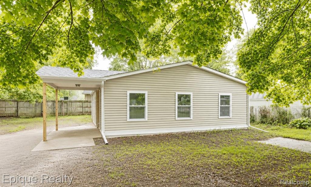 5649 Lapeer Road, MI — Photo 2