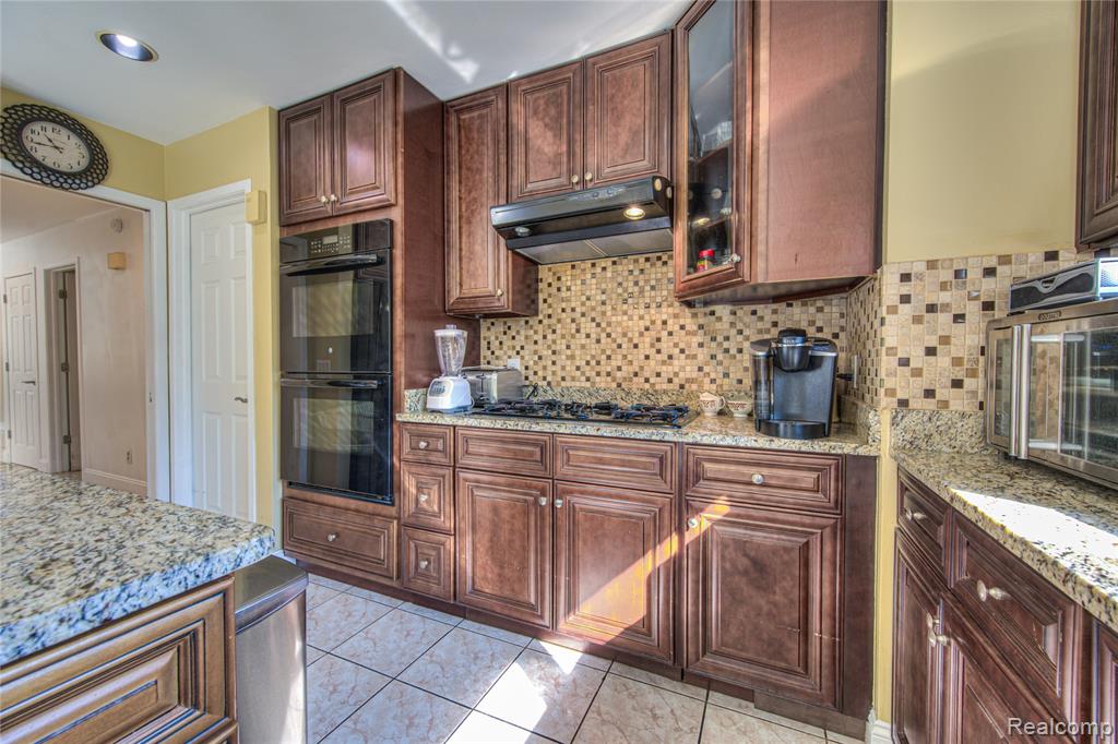 6460 Charles Drive, West Bloomfield, MI — Photo 20