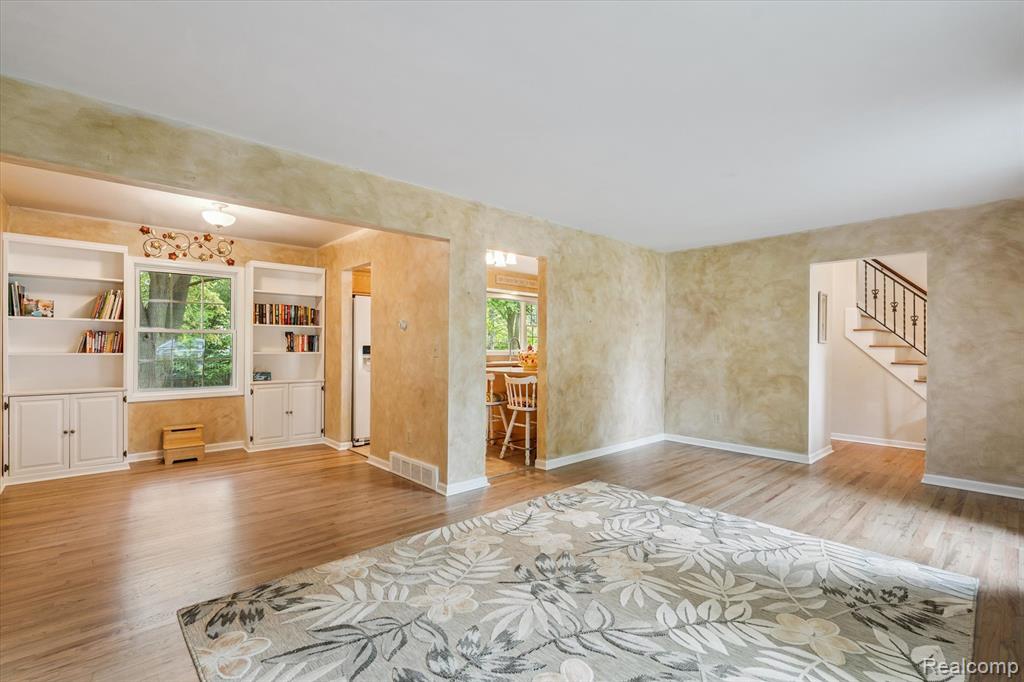 5374 Apple Hill Court, Flushing, MI 48433 — Photo 7