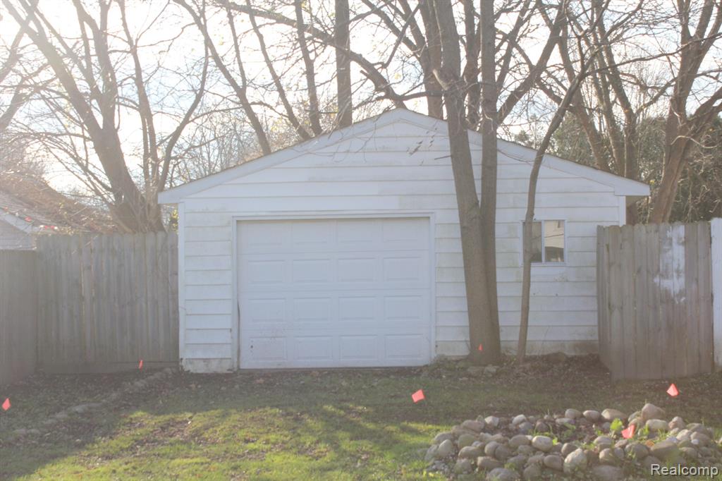 5480 COUNTRY Lane, Flint, MI 48506 — Photo 2